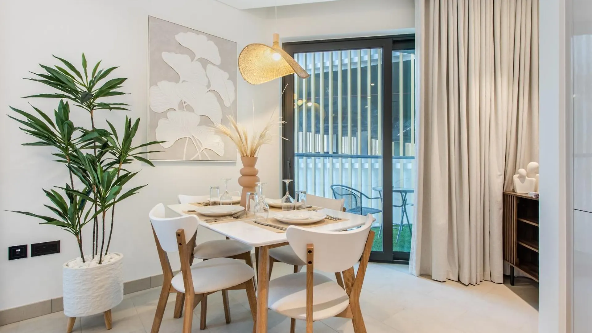 Stay By Latinem Luxury 2Br Holiday Home W204 Near Burj Khalifa Dubai